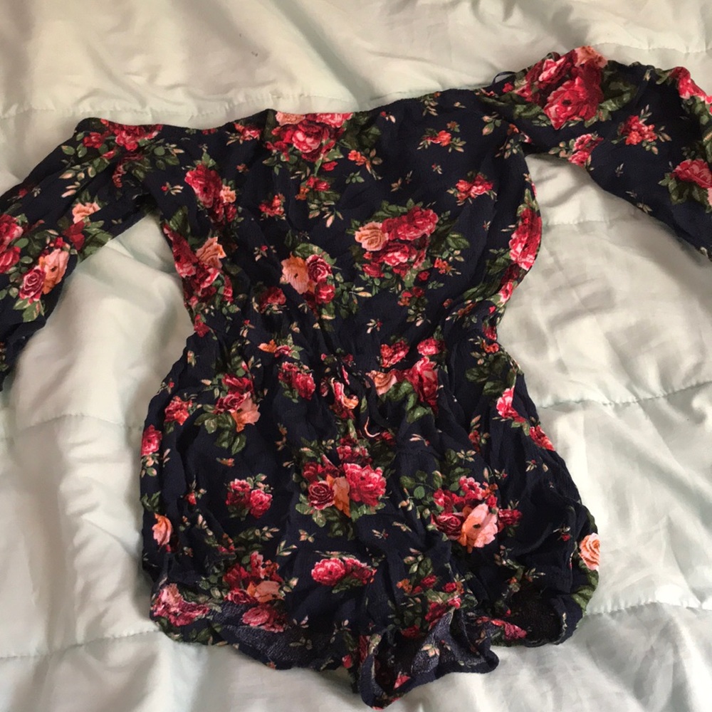 flaired sleeve flower romper